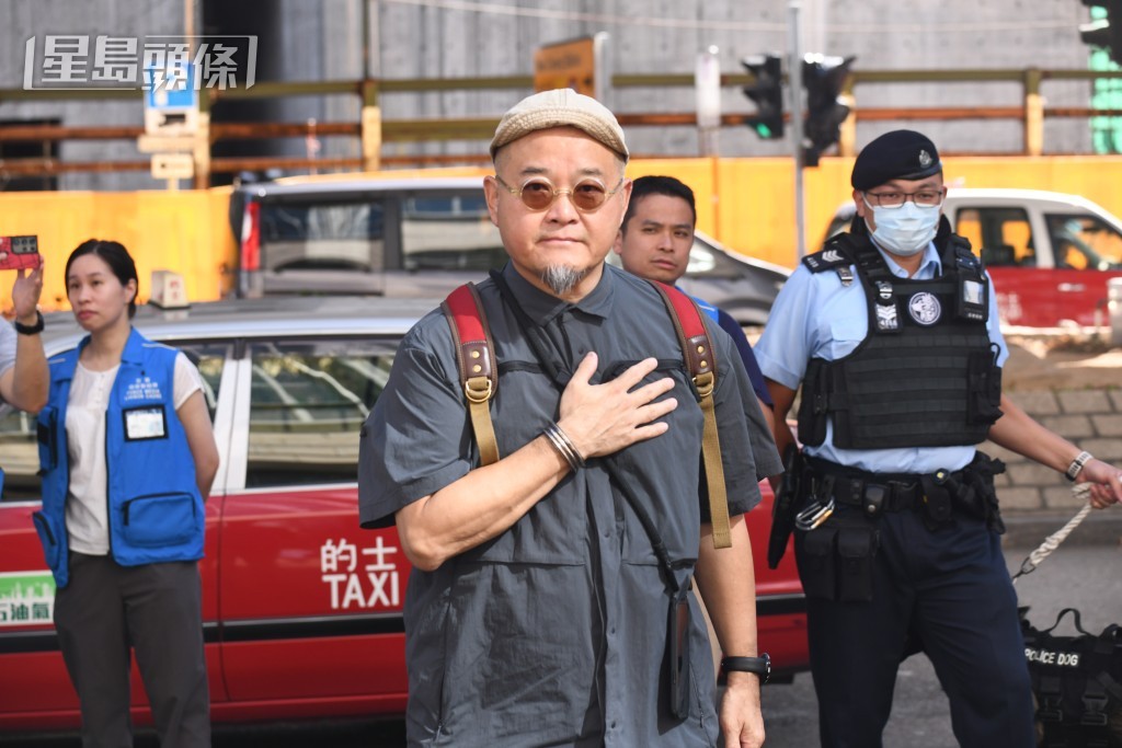 邵家臻到庭旁听。