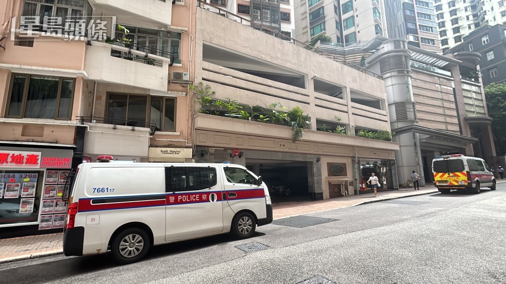 屋苑附近泊有警車。