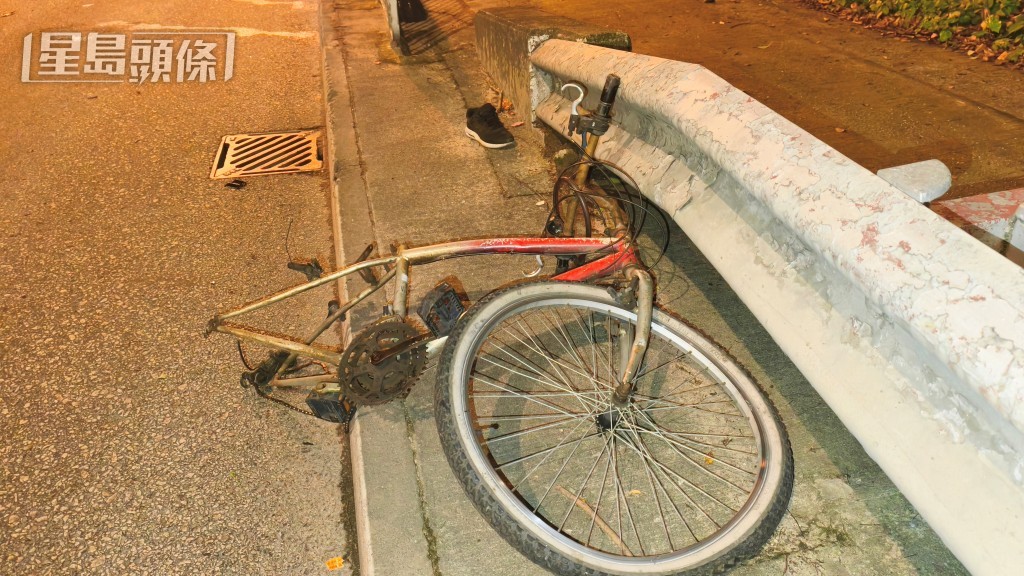 死者當時所騎單車被撞飛到17米外的路邊。資料圖片 死者當時所騎單車被撞飛到17米外的路邊。資料圖片