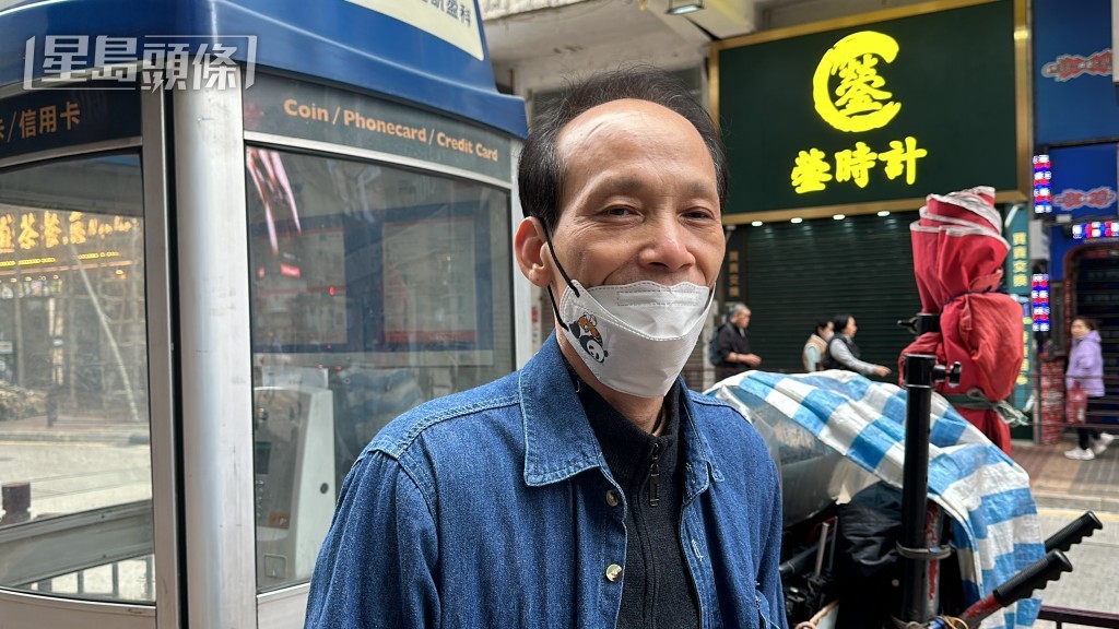 煙民鄺先生指自己吸煙數十年，對政府一旦加煙稅表示「有錢咪食囉」。劉漢權攝