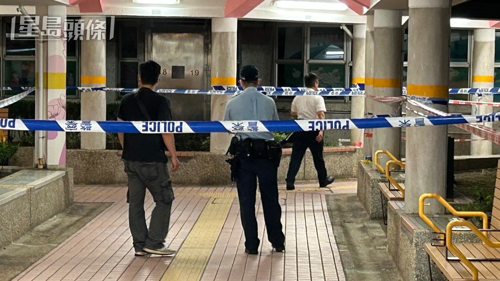 警員封鎖大廈一帶進行調查。蔡楚輝攝 警員封鎖大廈一帶進行調查。蔡楚輝攝