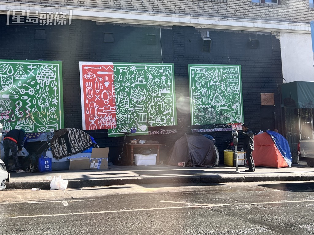 莫斯孔尼会展中心附近不少无家者聚集。郭咏欣摄