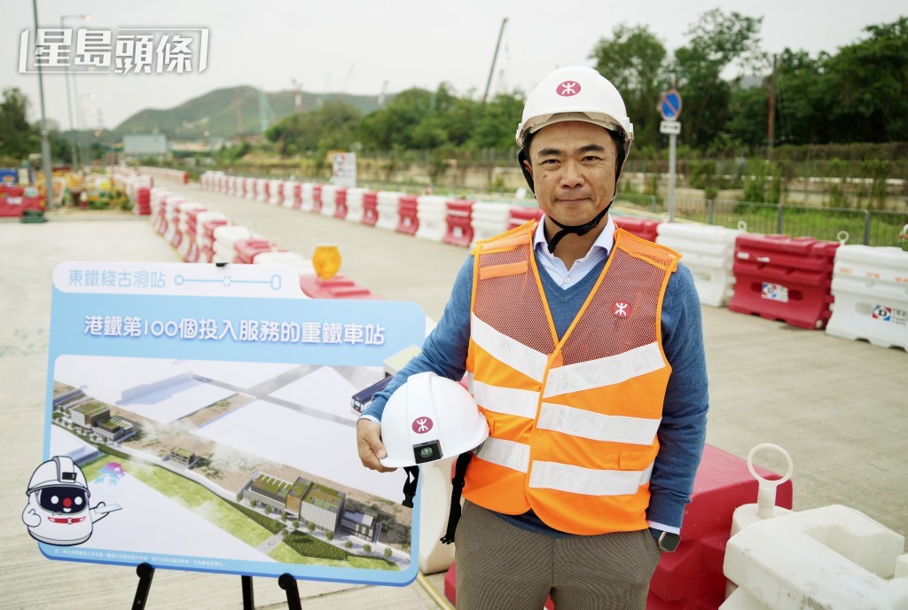 羅廸高介紹東鐵線古洞站。蘇正謙攝 羅廸高介紹東鐵線古洞站。蘇正謙攝