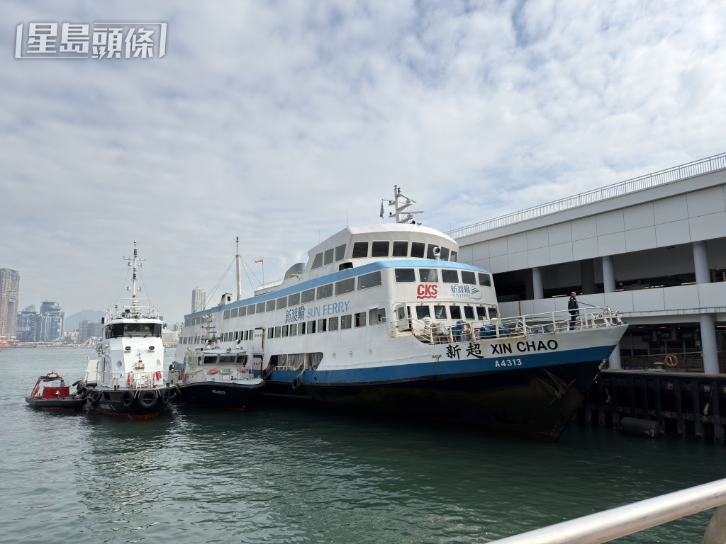 涉事新渡輪的船頭損毀。