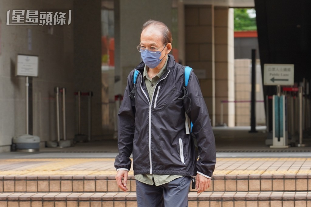 時任海事處驗船督察周圖銳。葉偉豪攝 時任海事處驗船督察周圖銳。葉偉豪攝
