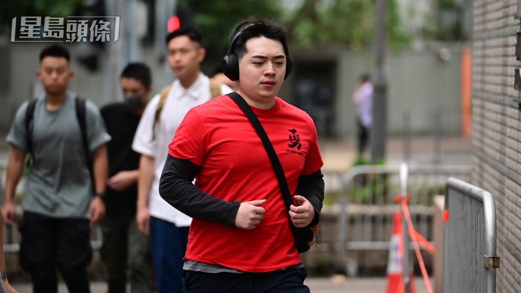 曾維誠今早遲到,遭裁判官警告。陳極彰攝 曾維誠今早遲到,遭裁判官警告。陳極彰攝