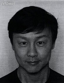 警方悬红通缉郑敬基。 警方悬红通缉郑敬基。