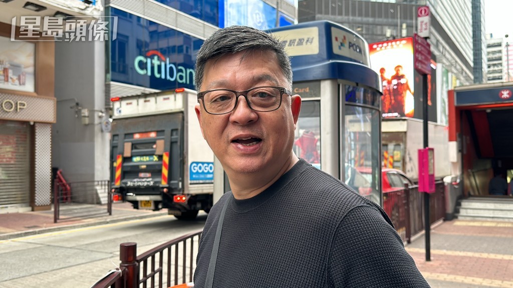 煙民楊先生稱：「如果加煙稅太多，會戒咗佢。」劉漢權攝