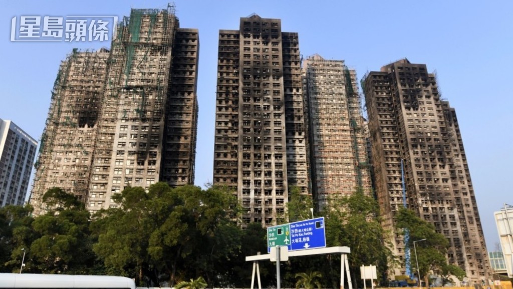 政府决定以现金或“楼换楼”方式，向宏福苑受灾的1736个单位的业主收购业权。资料图片