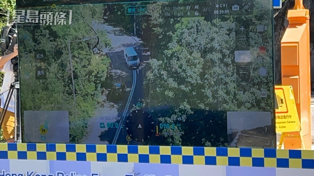 警方使用無人機進行高空錄影蒐證，拍下車輛橫越雙白線等違例行為。