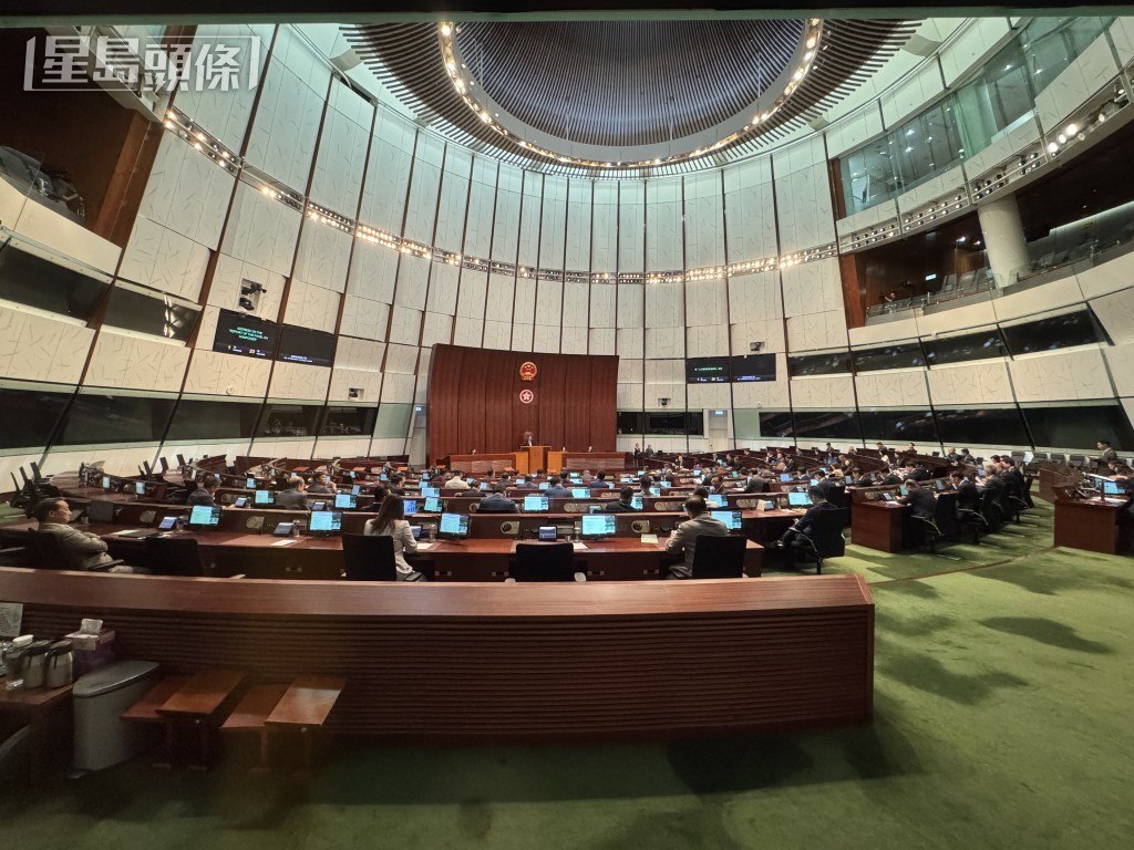今屆立法會舉行了135次大會，涉約1,246小時，通過了130項法案，較上屆同期增加六成。資料圖片
