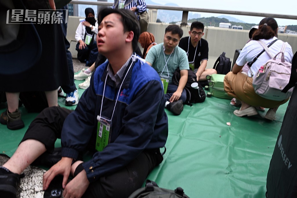 傷者分流送院治理。蔡楚輝攝 傷者分流送院治理。蔡楚輝攝