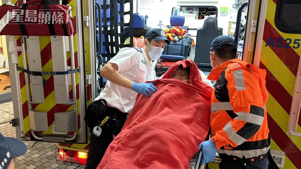 寶馬私家車司機同報稱受傷，清醒送院。