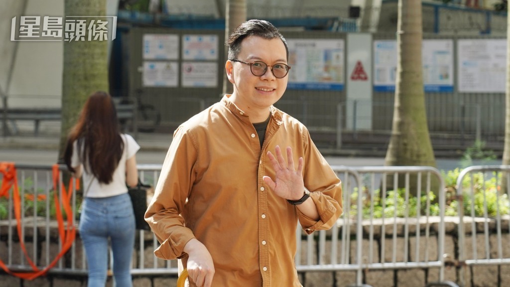 何启明。