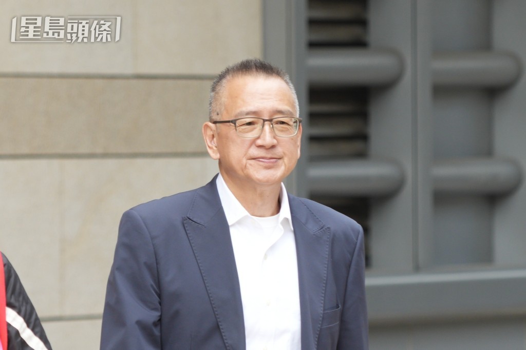 鄭嘉聲目擊樹幹塌下一刻。 鄭嘉聲目擊樹幹塌下一刻。