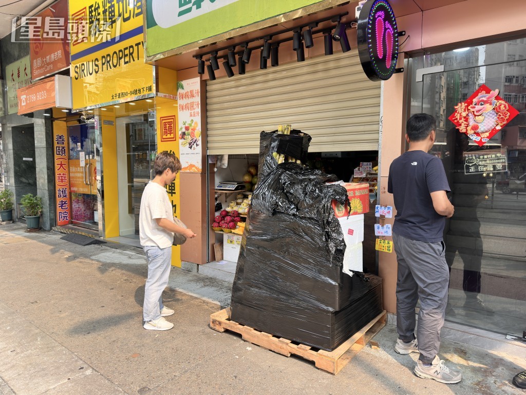 生果店遇窃，失约值3000元生果。梁国峰摄