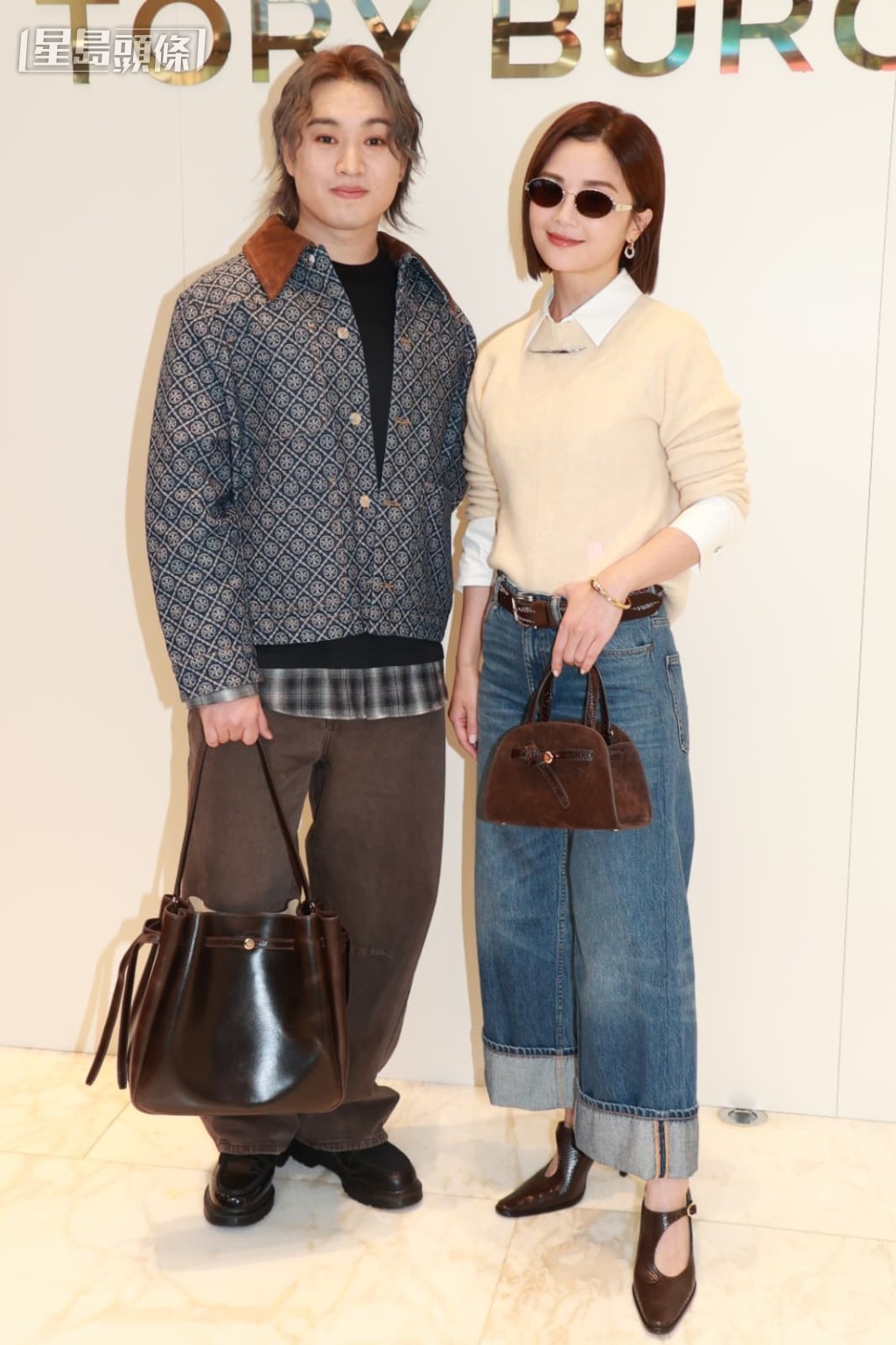 兩人是麻雀友。 兩人是麻雀友。