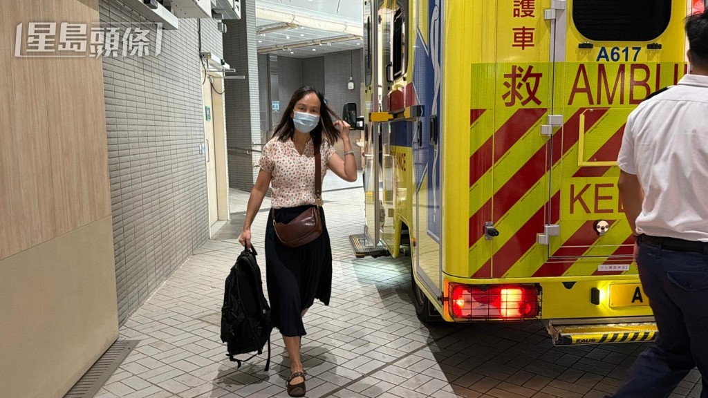 女子陪同受傷男學生送院。