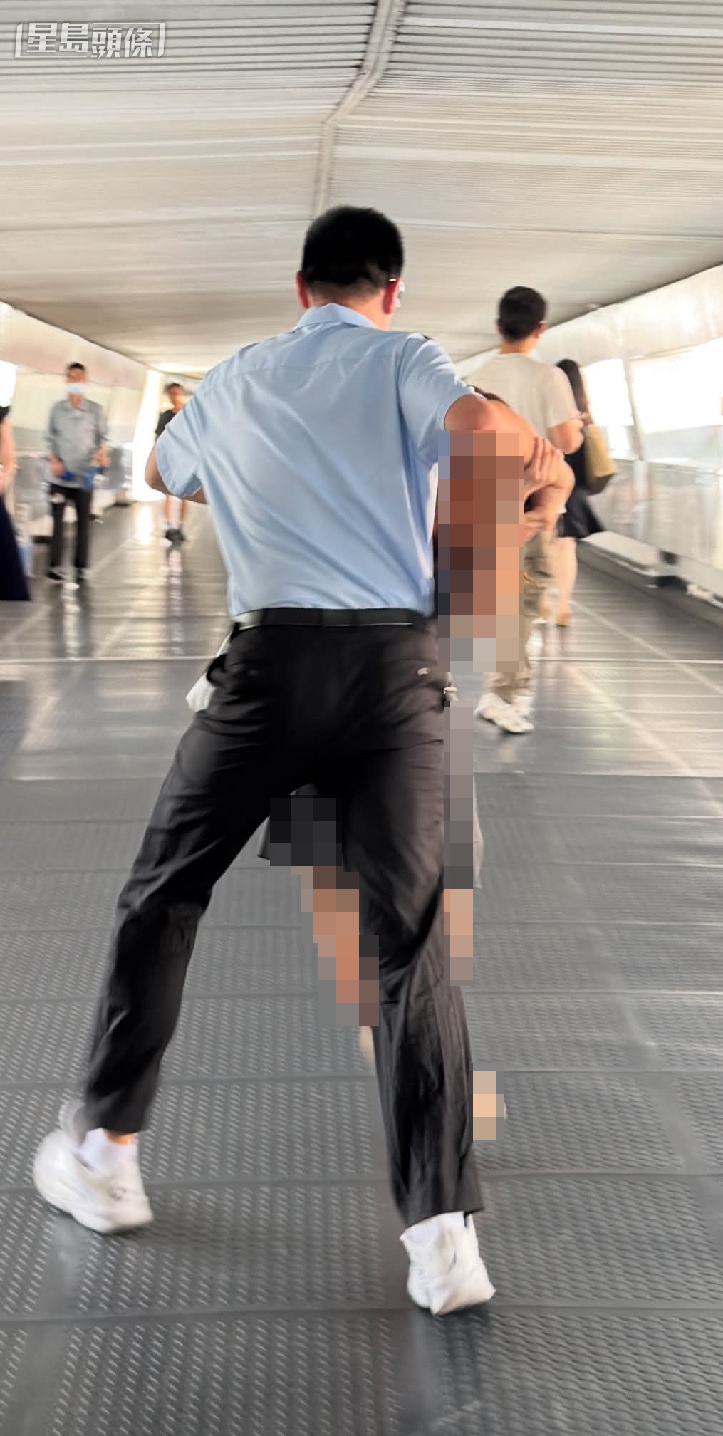 男子涉偷拍裙底，被女事主當場識破，雙方一度糾纏。Threads「feli__jpg」圖片
