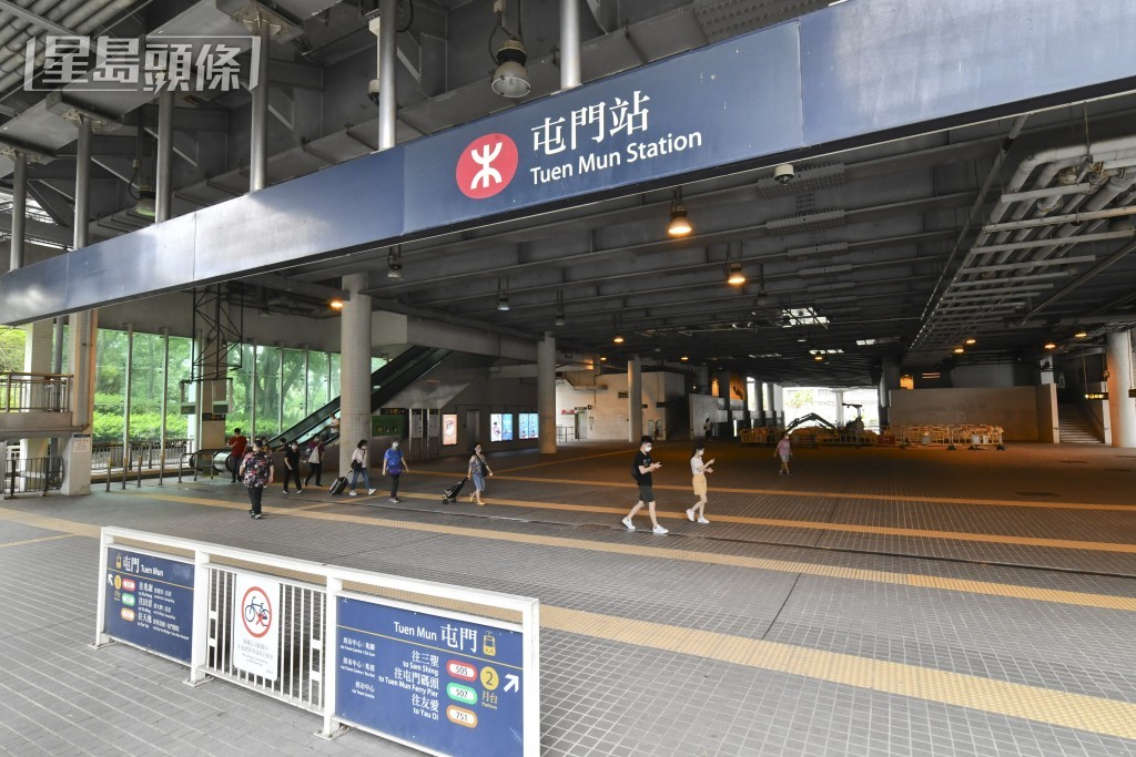 樓主：屯門地鐵站L5L6通道的第一個消防栓上的情信！資料圖片