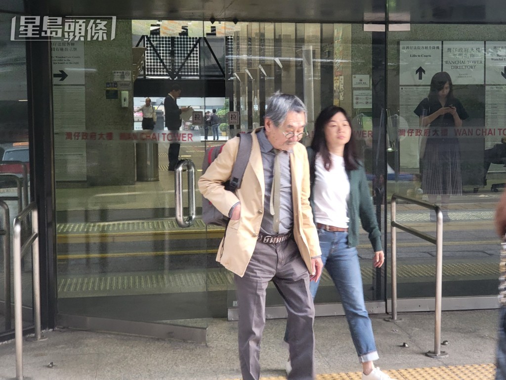 天寿堂东主吴国柱称,因为信任张宝灵,将公司「乜都交晒畀佢」。王仁昌摄 天寿堂东主吴国柱称,因为信任张宝灵,将公司「乜都交晒畀佢」。王仁昌摄