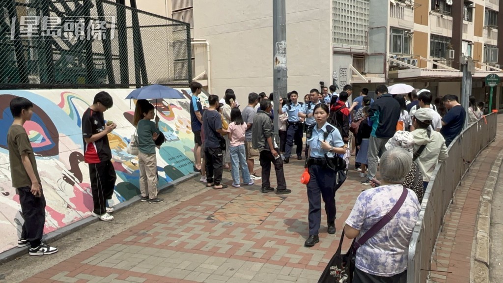 大批居民疏散。