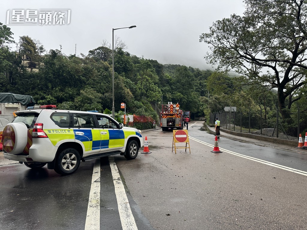 石澳道再封路。梁國峰攝 石澳道再封路。梁國峰攝