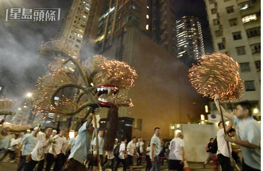 大坑舞火龍今晚起一連三晚在大坑舉行。禇樂琪攝 大坑舞火龍今晚起一連三晚在大坑舉行。禇樂琪攝