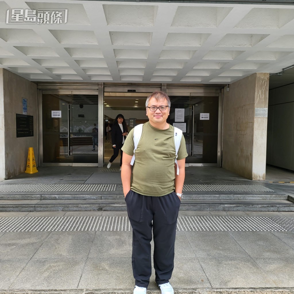 記協主席陳朗昇到庭旁聽。 記協主席陳朗昇到庭旁聽。