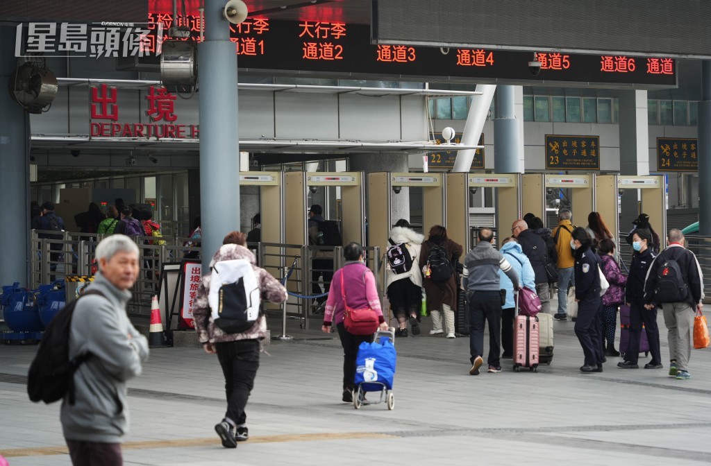 自上周五開始，多了港人北上回鄉過年。資料圖片