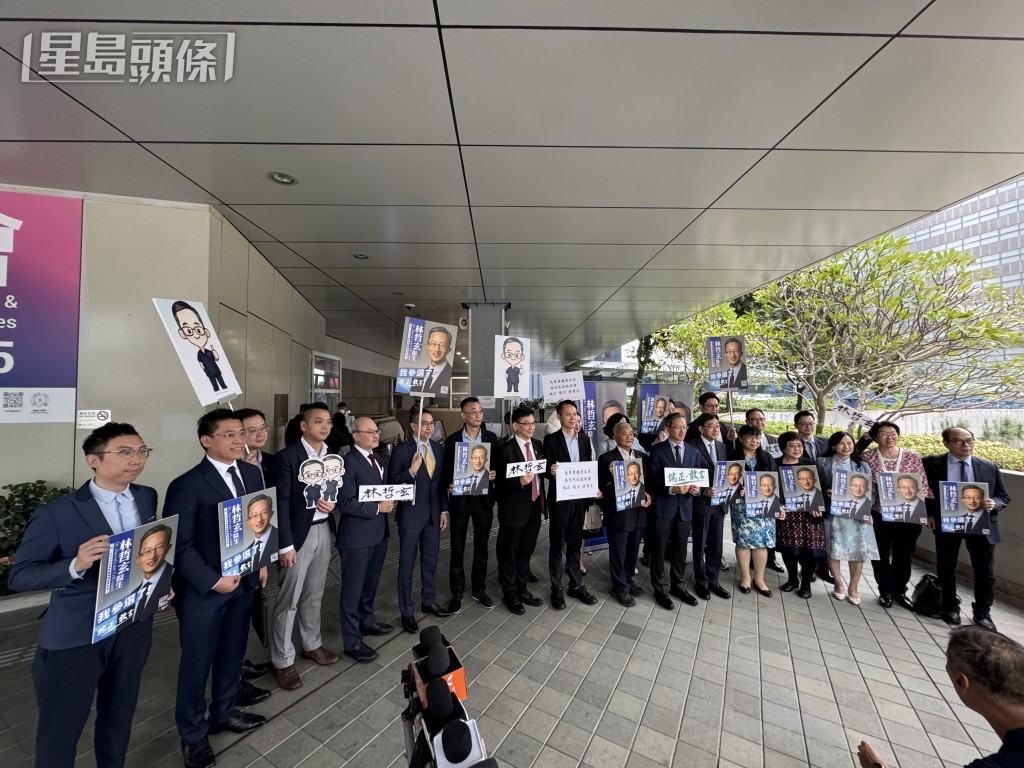 不同相關業界代表到場包括牙醫、中醫師、脊醫等表示支持林哲玄報名競逐連任。 不同相關業界代表到場包括牙醫、中醫師、脊醫等表示支持林哲玄報名競逐連任。