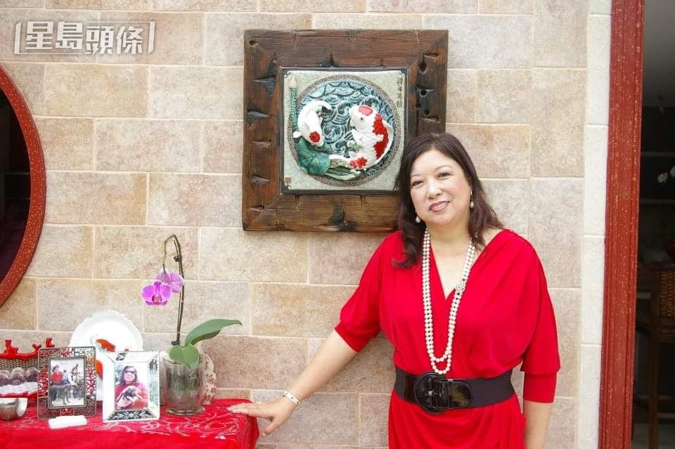 伍燕梅日前榮獲香港特區政府頒發榮譽勳章,表揚對國家對香港的貢獻,對此伍燕梅深感榮幸。 伍燕梅日前榮獲香港特區政府頒發榮譽勳章,表揚對國家對香港的貢獻,對此伍燕梅深感榮幸。