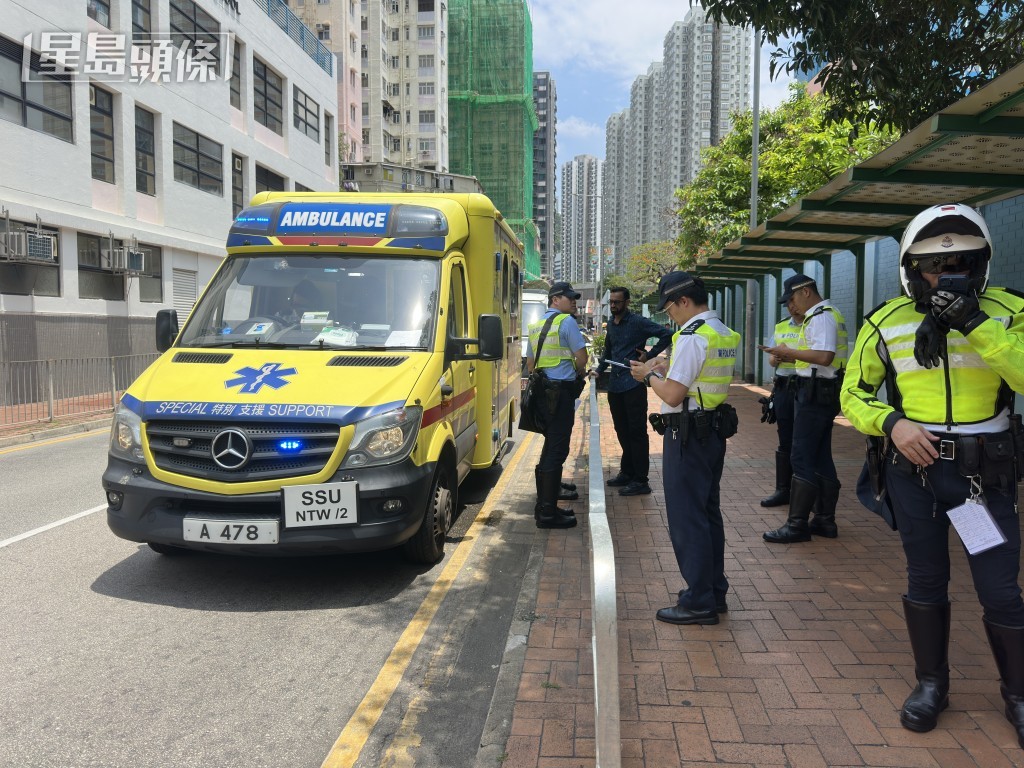 鐵騎士由救護車送院治理。 鐵騎士由救護車送院治理。