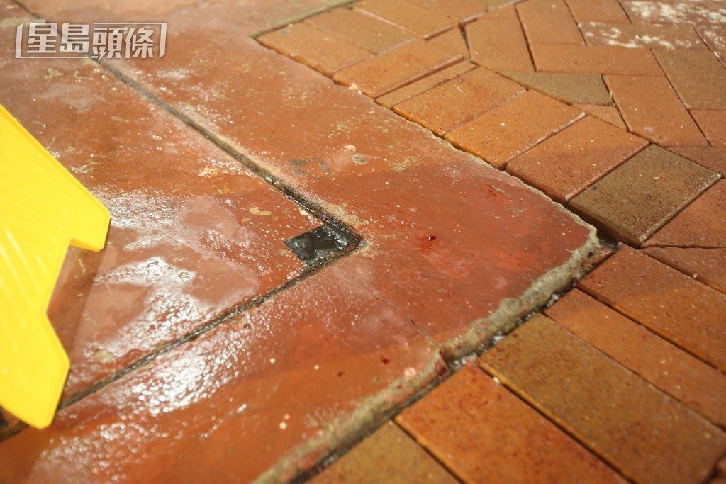 現場遺下少量血迹。 現場遺下少量血迹。