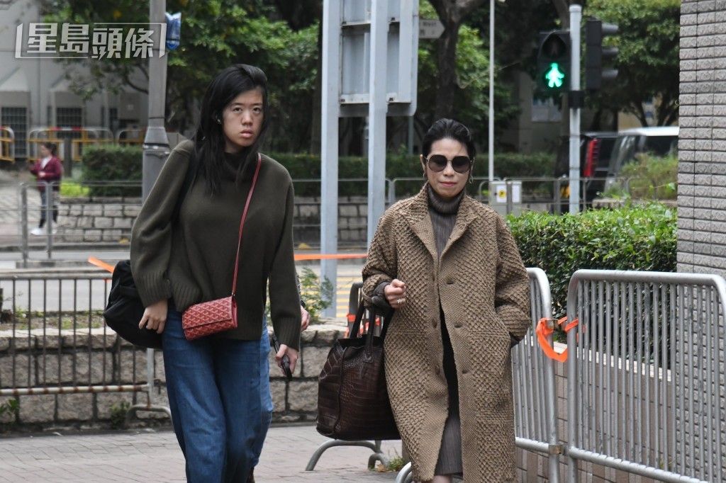 黎智英妻女。