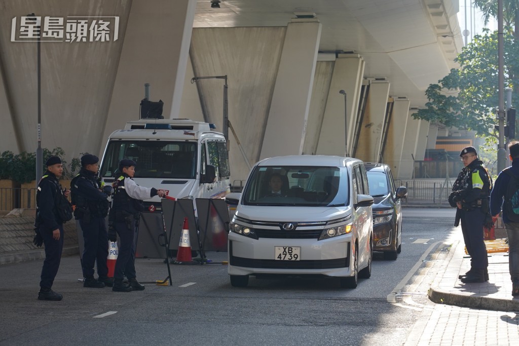 警方法院外戒備。葉偉豪攝