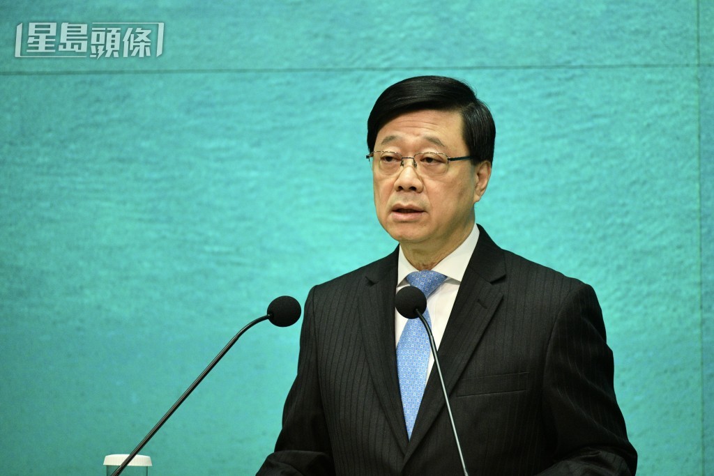 李家超認為每一位香港人都必須用好惠港措施帶來的機遇。盧江球攝