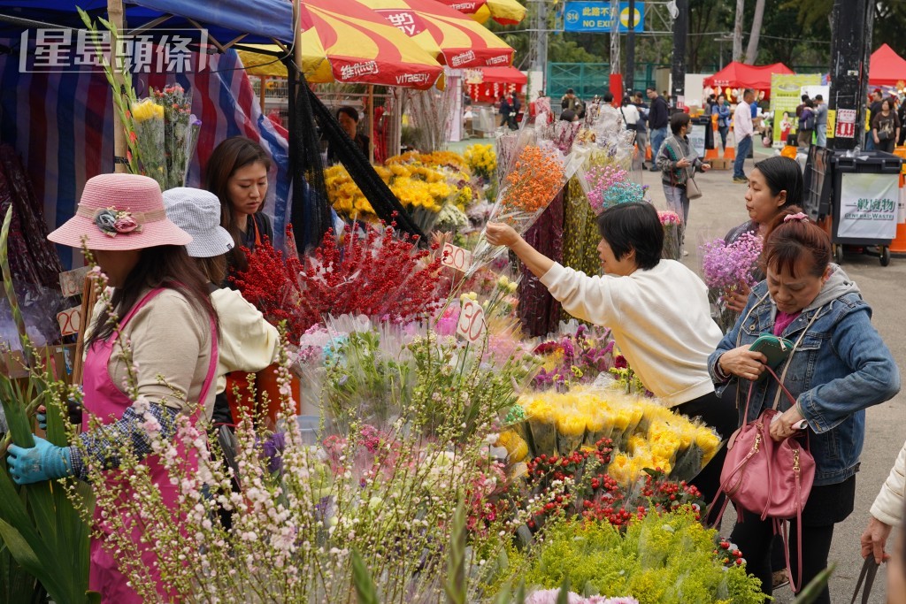 有花檔檔主預計今年生意額比去年增加。