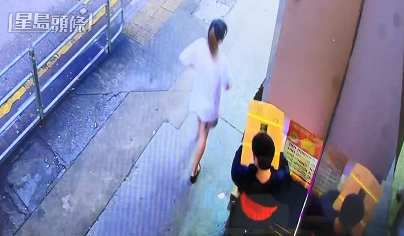 男子搬走生果箱。梁国峰摄