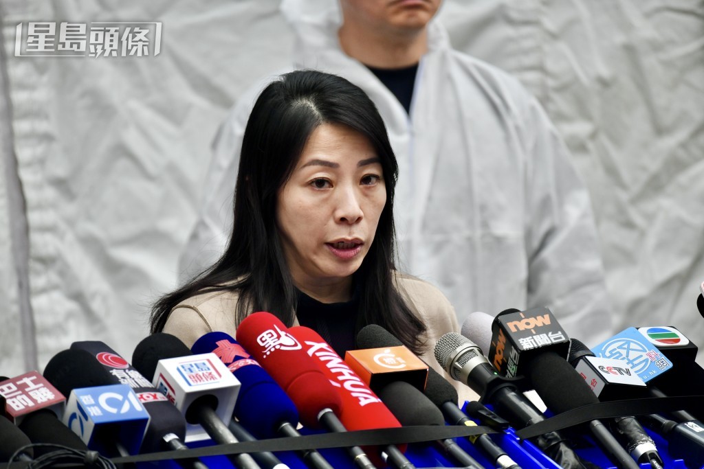 警务处伤亡查询中心主管曾淑贤总警司表示，截至今日下午2时，大埔宏福苑火灾造成159人死亡，再在灾场内发现3具遗体，其中140具遗体已确认身份，尚有19具遗体有待确认。