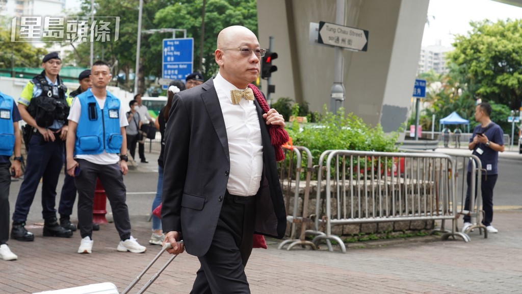 资深大律师彭耀鸿代表梁晃维。