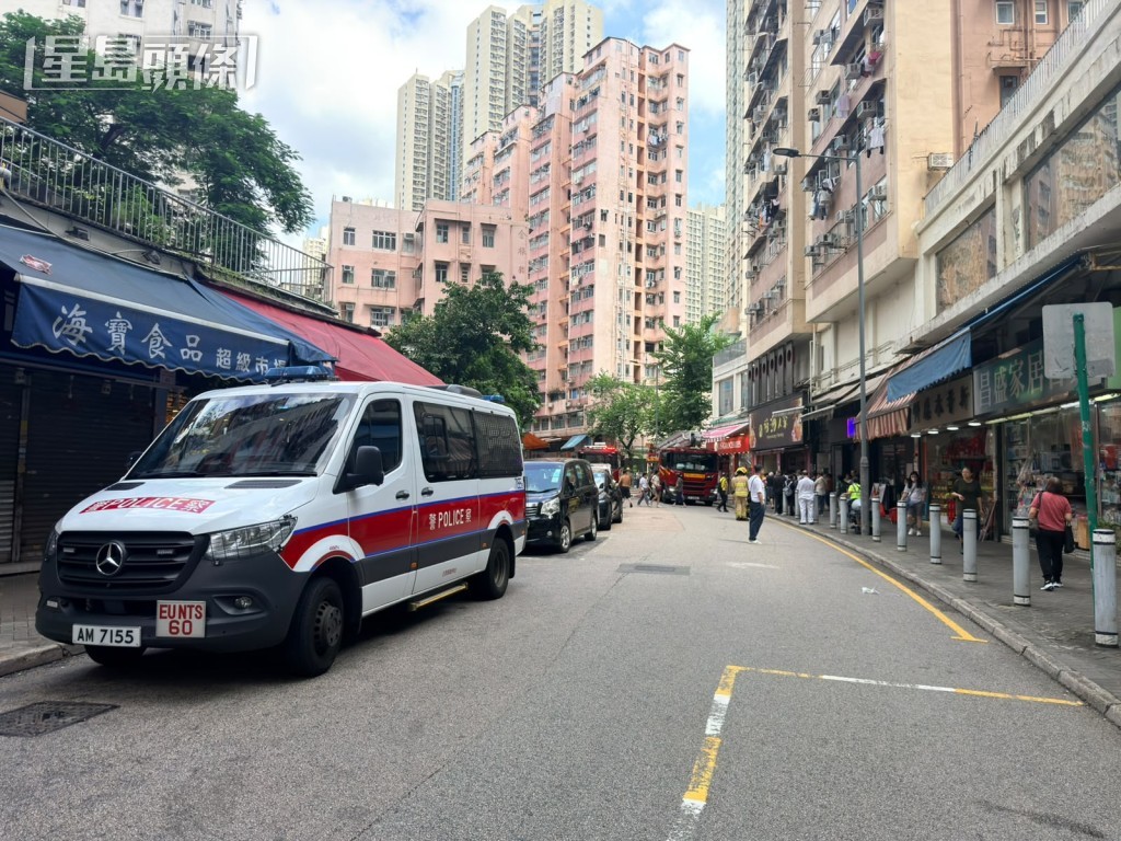 警方亦接報到場。 警方亦接報到場。