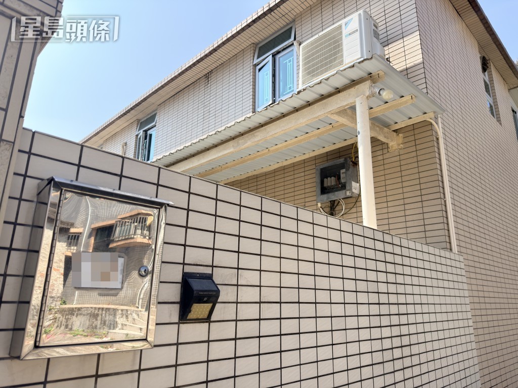 村屋的28歲男住戶涉殘酷對待動物被捕。梁國峰攝