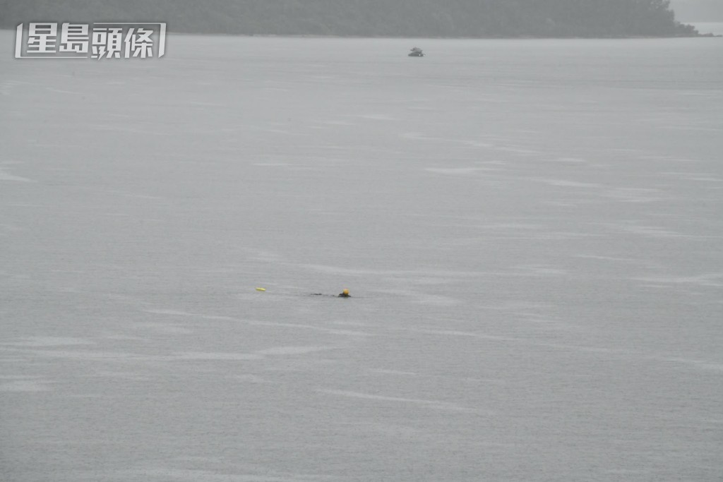 消防蛙人落海搜索。楊偉亨攝 消防蛙人落海搜索。楊偉亨攝