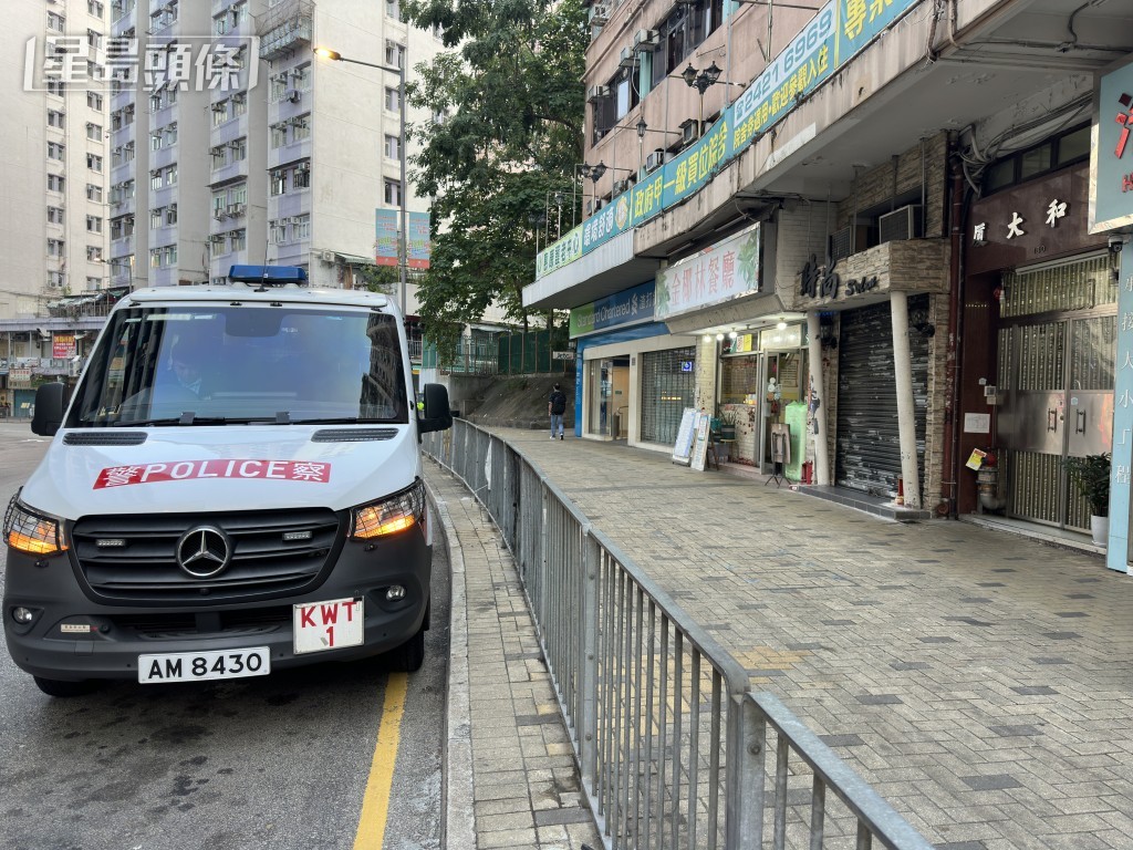 警員到場調查。梁國峰攝 警員到場調查。梁國峰攝