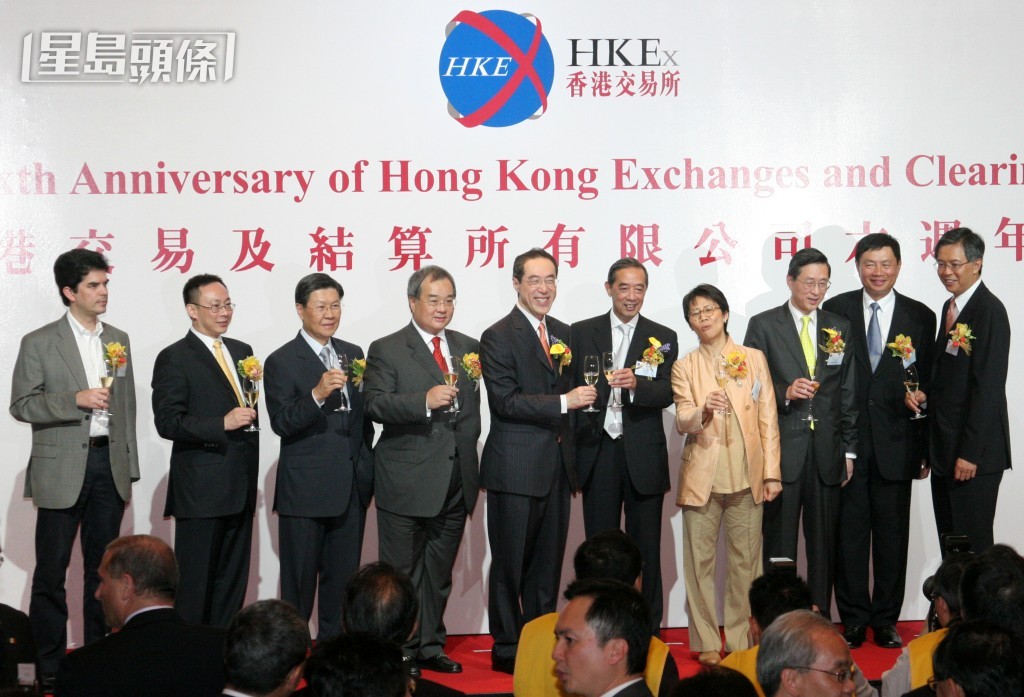 David Webb（圖左）曾於2003至2008年期間擔任港交所獨立非執行董事。