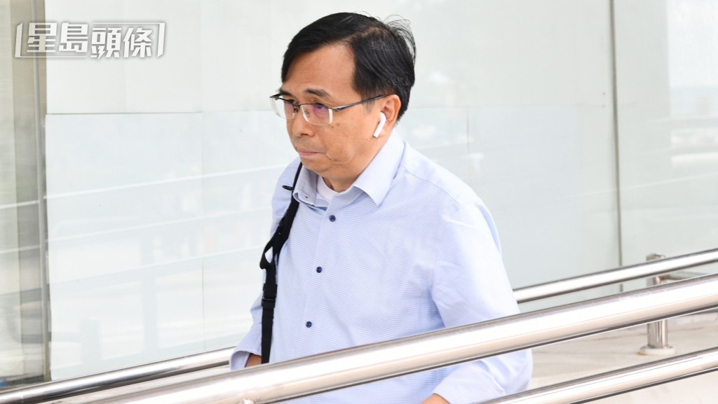 控方专家证人卢永楷否认手稿笔记中证物非涉案镭射笔。何健勇摄