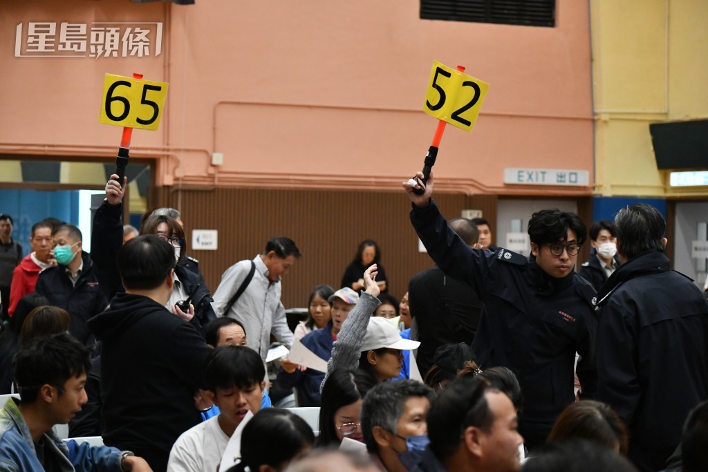 競投氣氛激烈。  競投氣氛激烈。