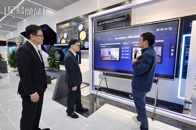 李家超月前和訪問團隊到訪杭州未來科技城展館,了解杭州在智慧城市、人工智能等領域的發展。李家超fb 李家超月前和訪問團隊到訪杭州未來科技城展館,了解杭州在智慧城市、人工智能等領域的發展。李家超fb