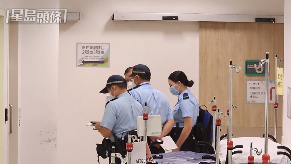 女嬰被送往廣華醫院,警員正調查事件。 女嬰被送往廣華醫院,警員正調查事件。